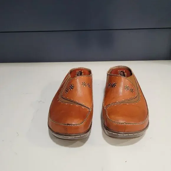 L'Artiste by Spring Step Embossed Leather Clogs Chino Size 41 - Picture 3 of 10